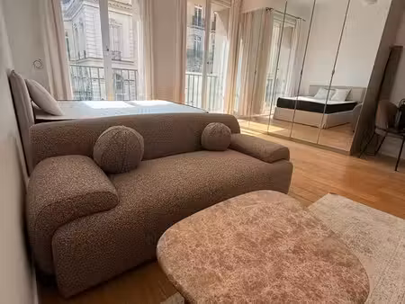 studio meublé rénové – rue la boétie  paris 8e