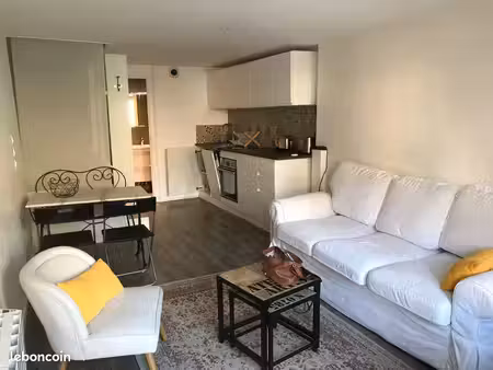 a louer charmant appartement meublé 40m2 avec cour privée