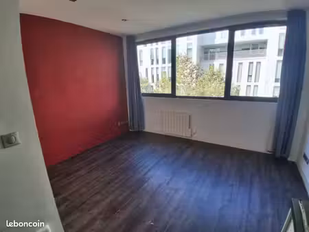 studio étudiant 25 m² — villeurbanne / la doua — parking inclus — 525