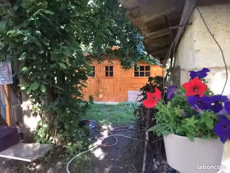 près de coutras chalet studio 17 m2   meublé   climatisé donnant sur grand jardin