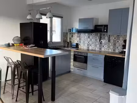 t2 meublé de 53 m² avec balcon  cellier et box – agen centre