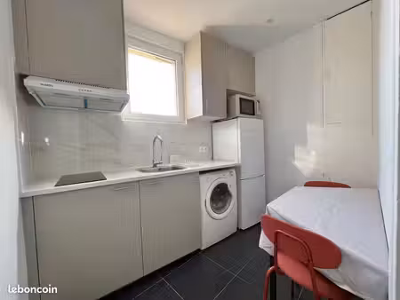 asnières sur seine - t1 de 28 m² - meuble - lumineux - 4 eme étage sans ascenseur - 850 cc