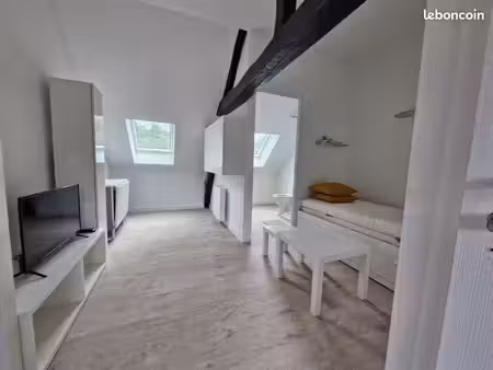 appartement meublé fraîchement rénové à louer toutes charges comprises dans un quartier tr