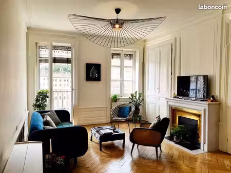 t3 meublé 73m² vieux lyon  vue saône et croix-rousse