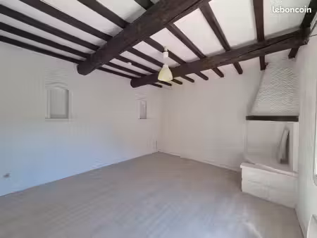 aimargues  centre ville  maison de village  46 m2