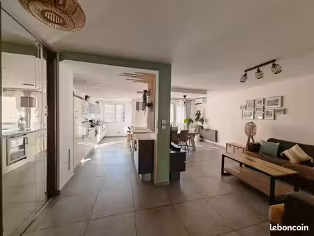 t3 meublé 82 m² climatise avec garage double – lyon 8e