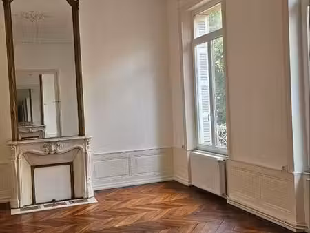 f3 de 90 mètres carrés type haussmanien