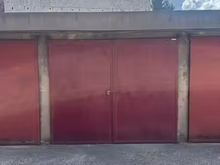 location box en arrière cours calme