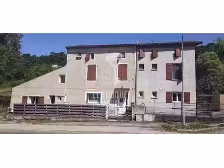 ensemble immobilier – maison principale + 2 appartements – clermont-soubiran