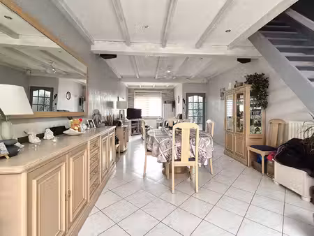 maison 107 m² aux beaux espaces bien distribues et jardin