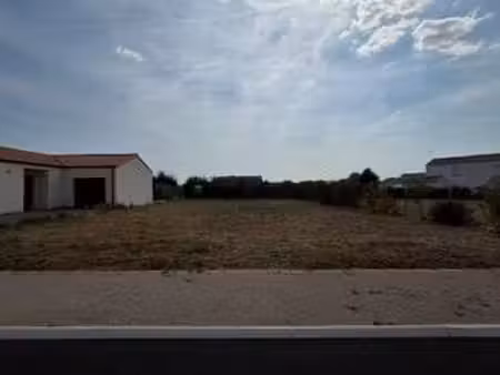 vente terrain à lairoux (85400) : à vendre / lairoux