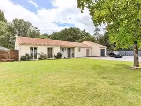 vente maison piscine à landeronde (85150) : à vendre piscine / 129m² landeronde