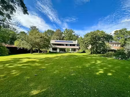 superbe villa de caractère nichée au coeur des parcs