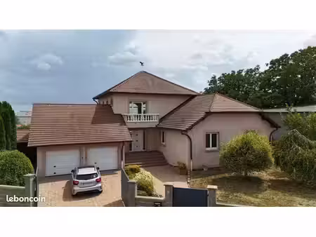 maison 7 pièces 218 m²