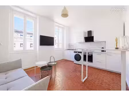 magnifique t4 meublé rénové  3 chambres avec balconnet – marseille 6e  métro estrangin