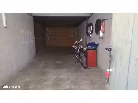 box/garage à loué