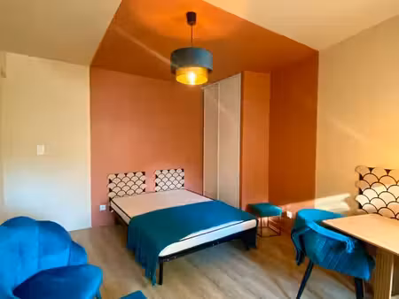 studio meublé refait à neuf 22 m² avec extérieur – proche iut & place d’aurinque (libre de