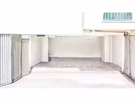 rare à nice – double garage 33 m² + stockage – direct vendeur