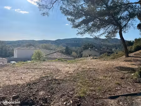 terrain 440 m² eyguieres