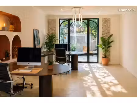 bureau d’équipe 25 m² meublé – 4 personnes ou plus – charges incluses