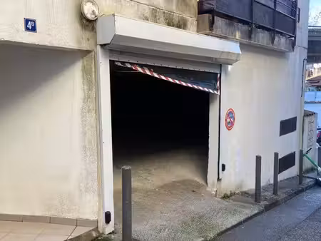 place de parking dans le 7 eme