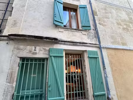 maison de ville entièrement rénovée et meublée – arles  quartier de la roquette