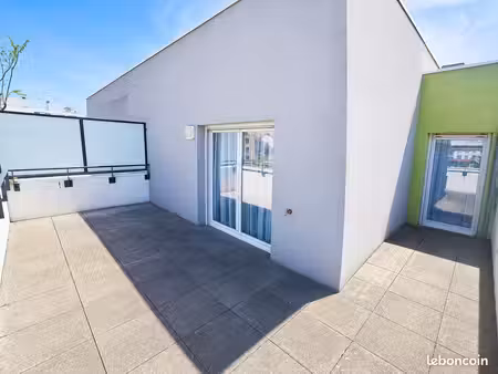 dernier étage en attique. garage. terrasse de 22 m²