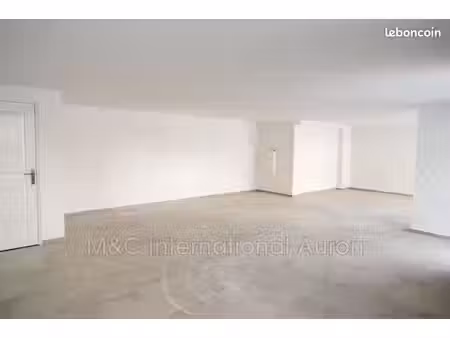 local commercial 65 m² auron