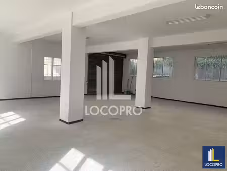 local bureaux 226 m²