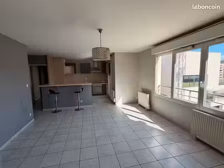 superbe t2 lumineux de 54 m² avec loggia et grand garage – villeurbanne gratte ciel