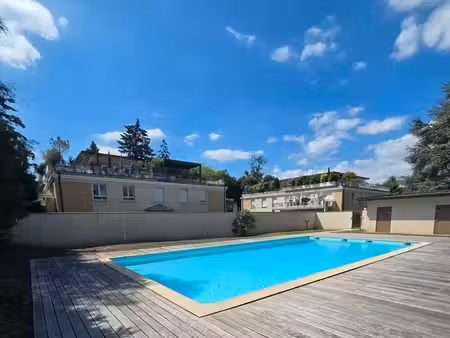 beau t3 avec grande terrasse  garage  cave et piscine