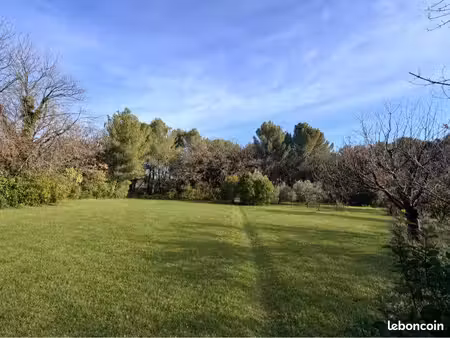 très beau terrain constructible eguilles