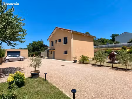maison individuelle avec deux appartements indépendants – terrain arboré de 1046 m² – alix