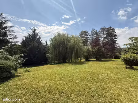 terrain à bâtir de 1532 m² à charbonnieres-les-bains (69)