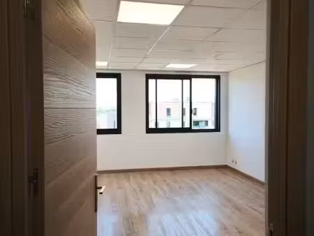 bureau / local professionnel 25 m² rénové + clim – ferney-voltaire