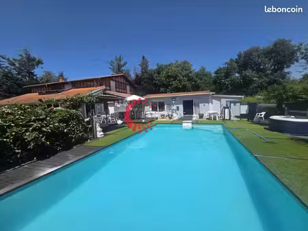 propriété 7 pièces 210 m²