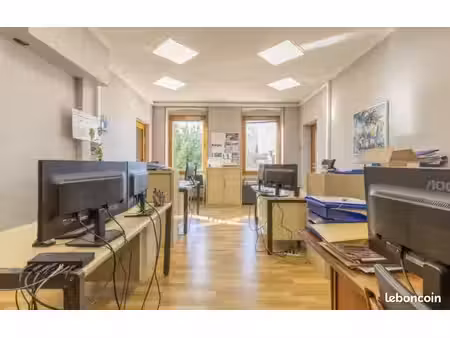 bureau 98 m²