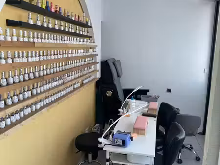local onglerie / esthétique