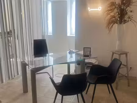 saint rémy de provence - centre ville - local professionnel 87.70m2 avec jardinet et parki