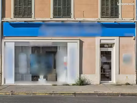 murs de local commercial avec vitrine
