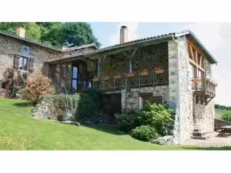 maison de caractère en pierres meublée
