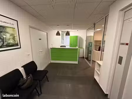 bureaux 74 m²