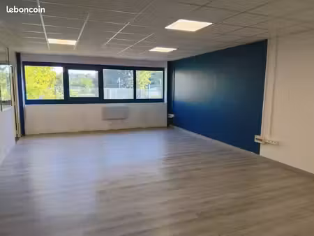 local - entrepôt - dépôt - bureau