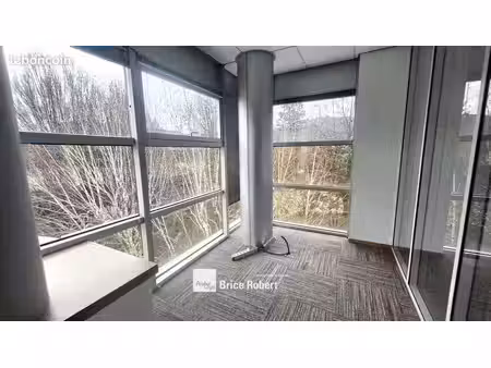 bureaux 192 m²