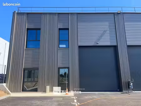 local bureaux 318 m²
