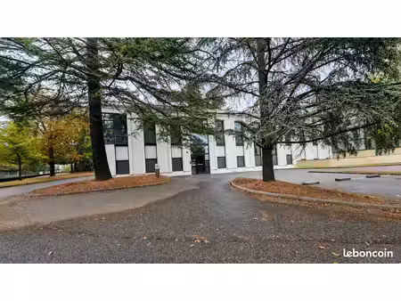 bureaux rénovés et modulables de 300 m²