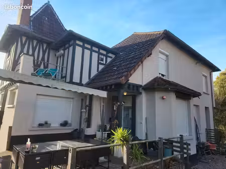 à 2 minutes de vichy – propriété de 300 m² – 5 000 m² de terrain