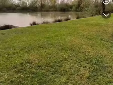 terrain avec etang
