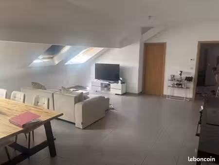 loue f2 fameck mansardée