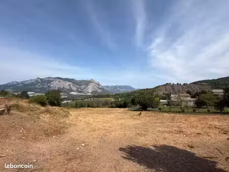 terrain 1 377 m² claret